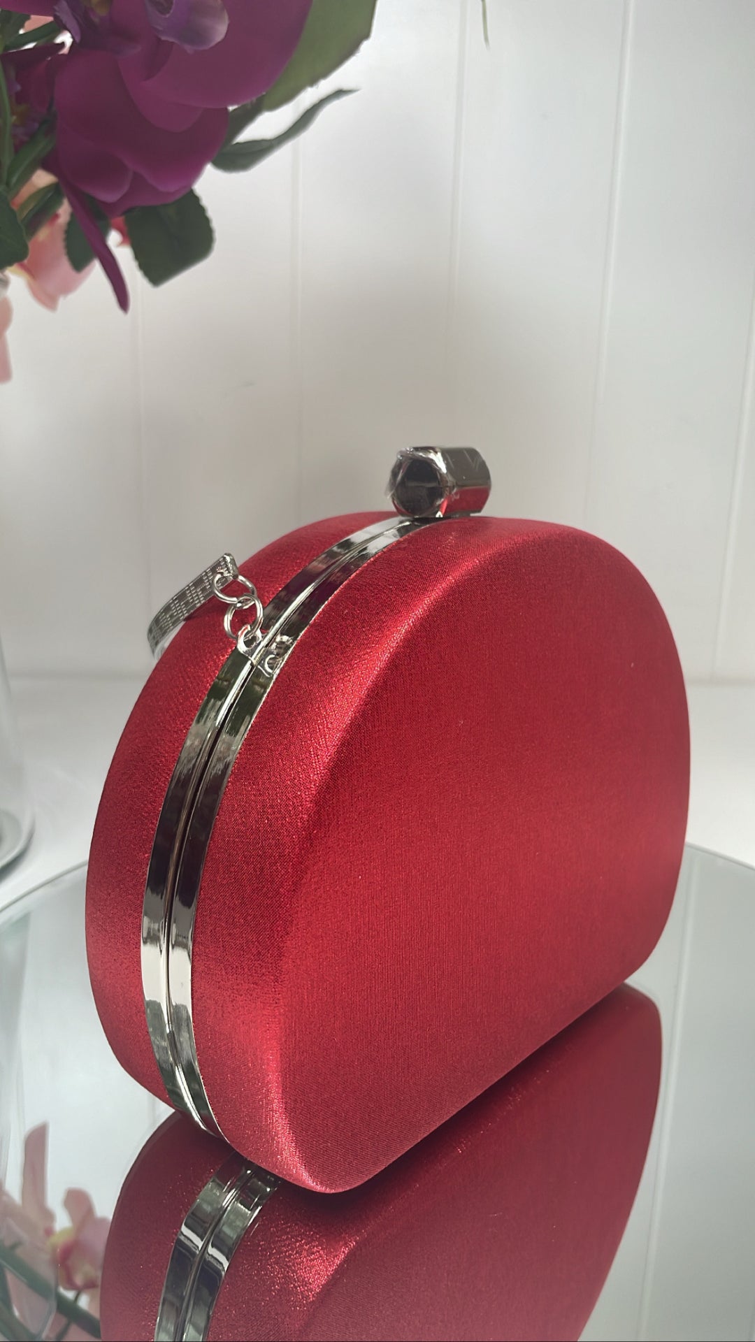 Ash Red Clutch