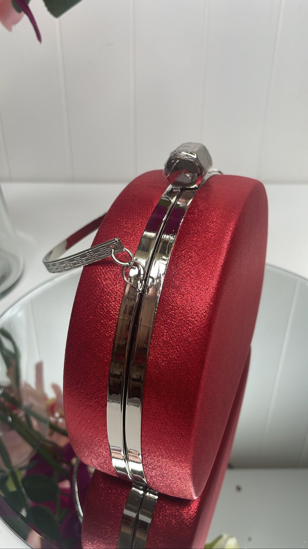 Ash Red Clutch