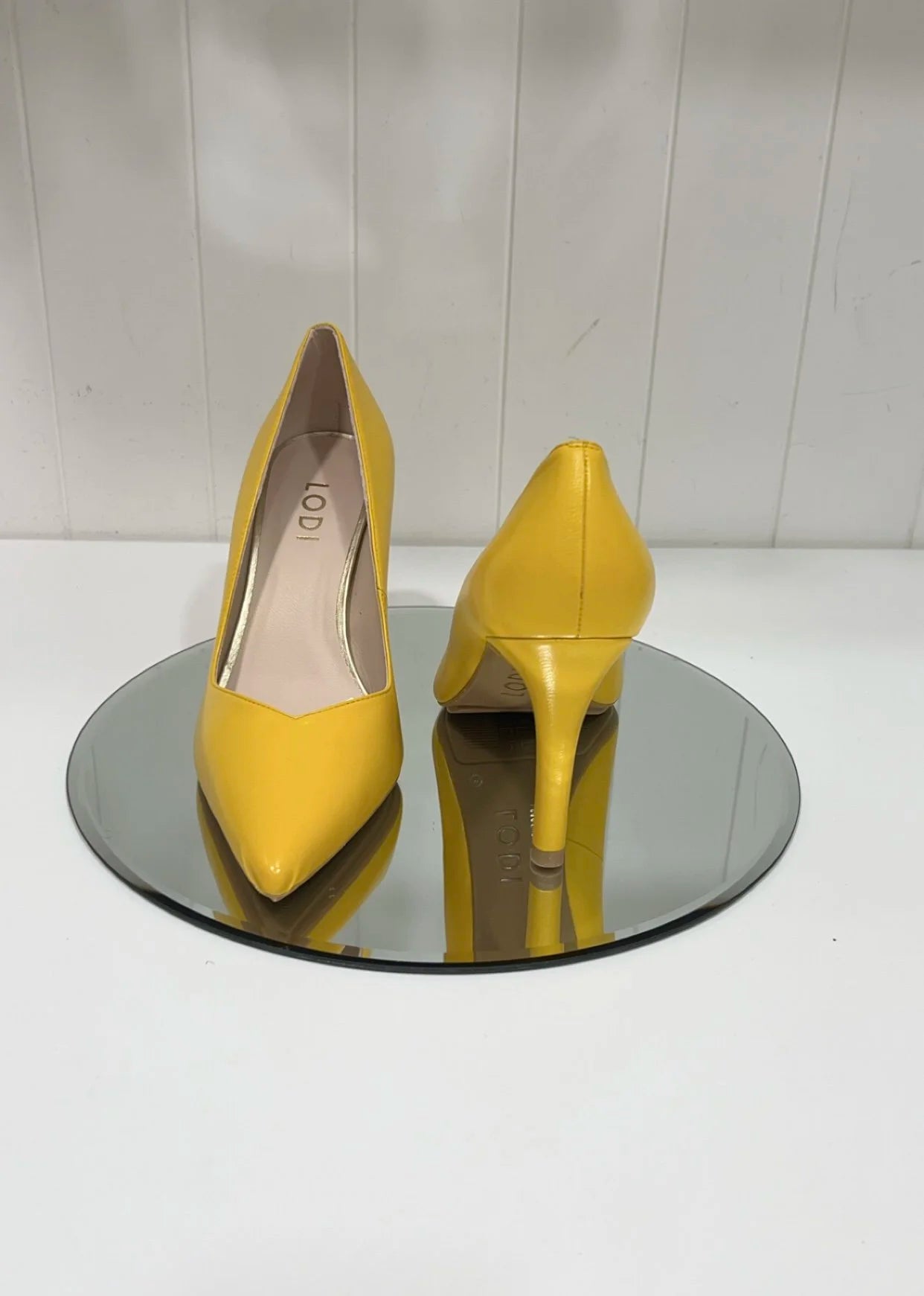 Lodi yellow Rabot Court