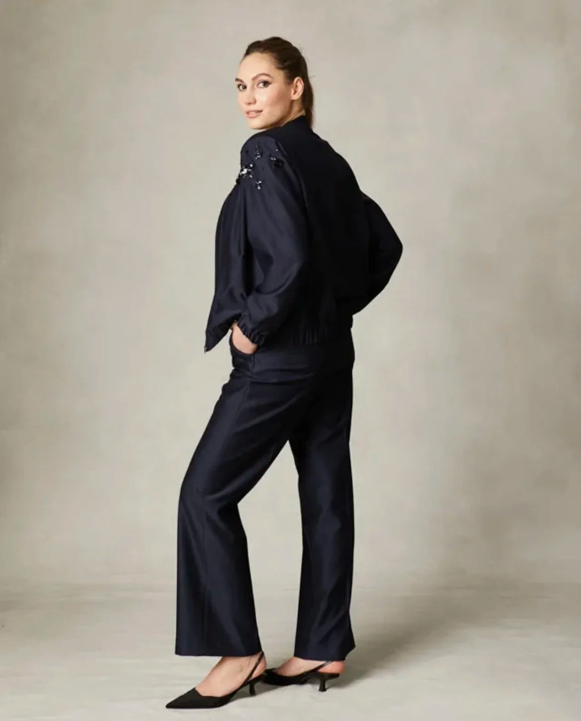 Avery Tailored Trousers In Navy