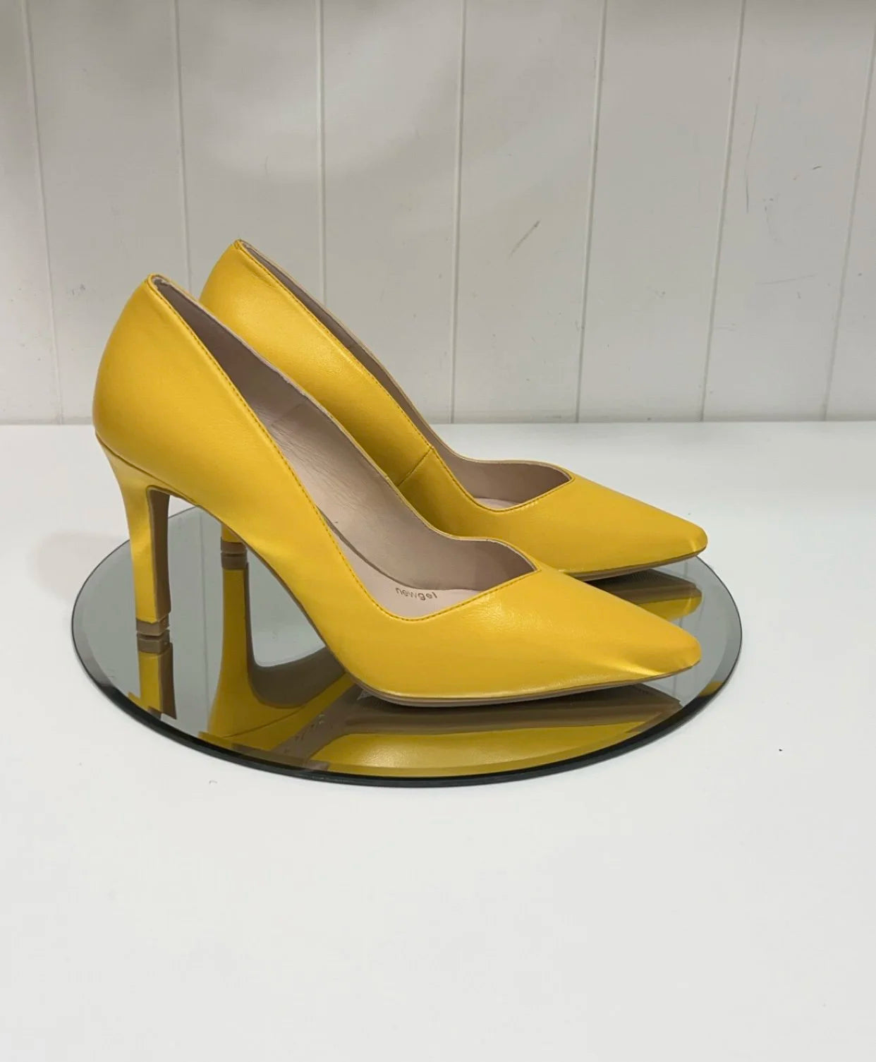 Lodi yellow Rabot Court