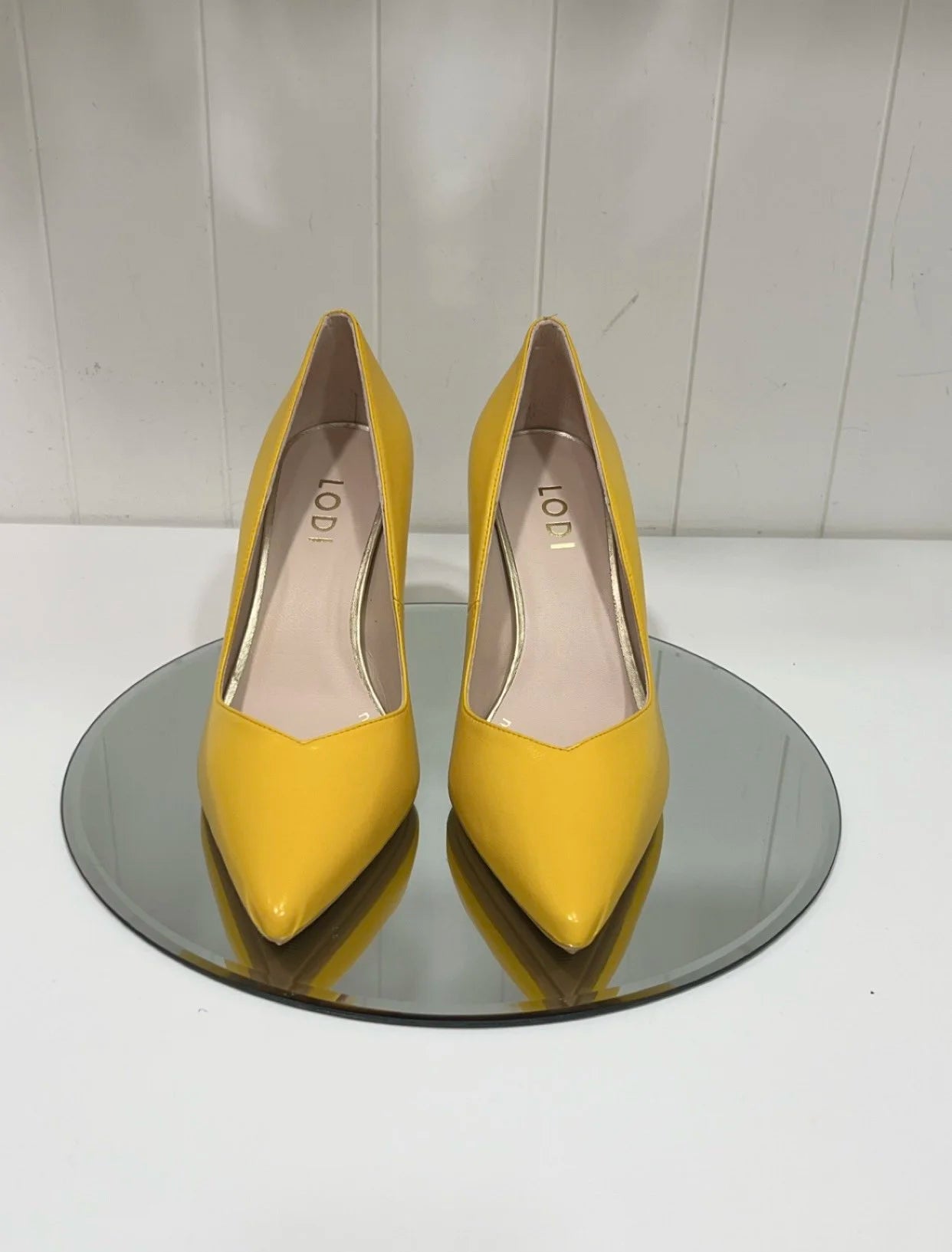 Lodi yellow Rabot Court