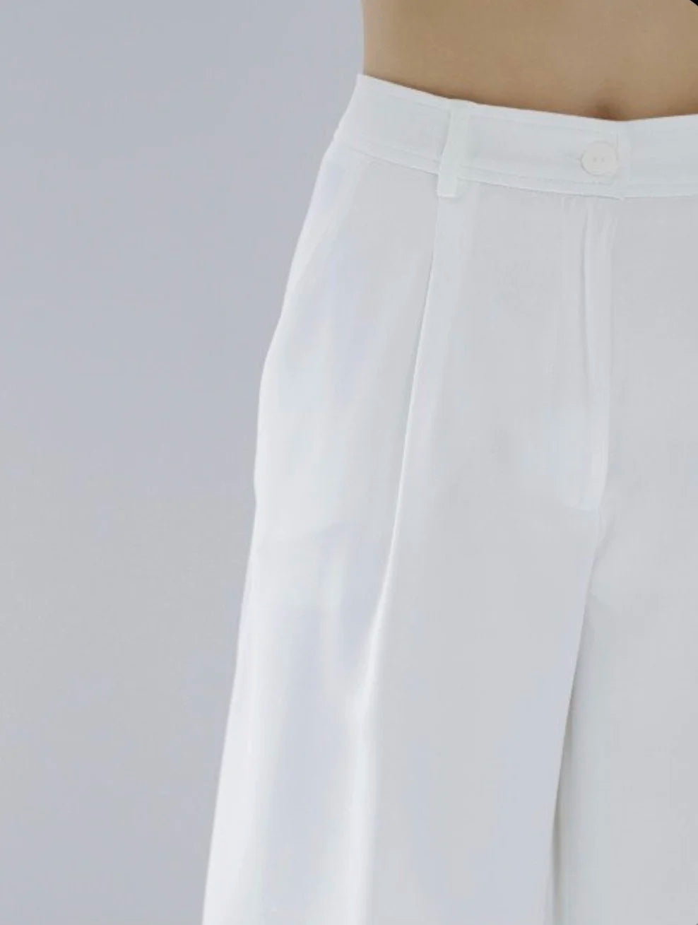 Carla White Bermuda Shorts